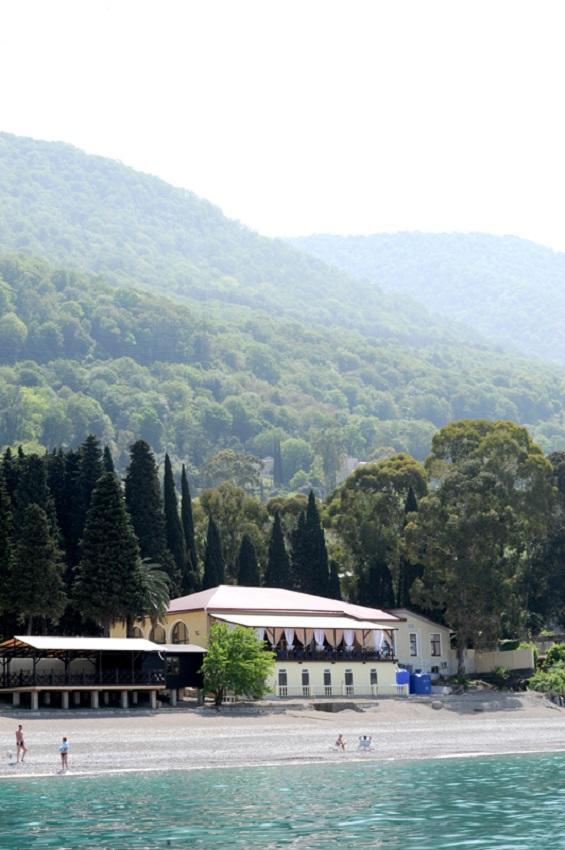 Lazurniy Bereg Hotell Gagra Exteriör bild