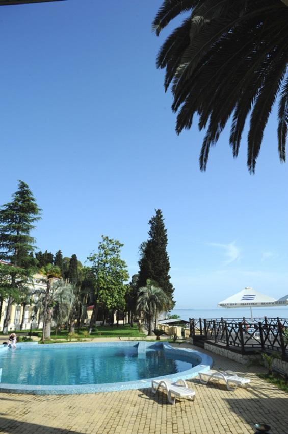 Lazurniy Bereg Hotell Gagra Exteriör bild
