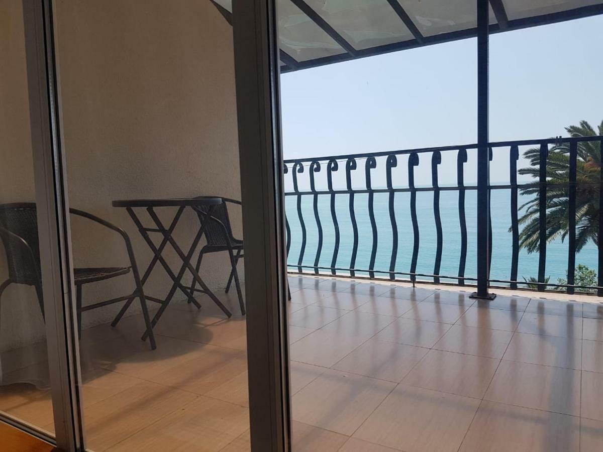 Lazurniy Bereg Hotell Gagra Exteriör bild