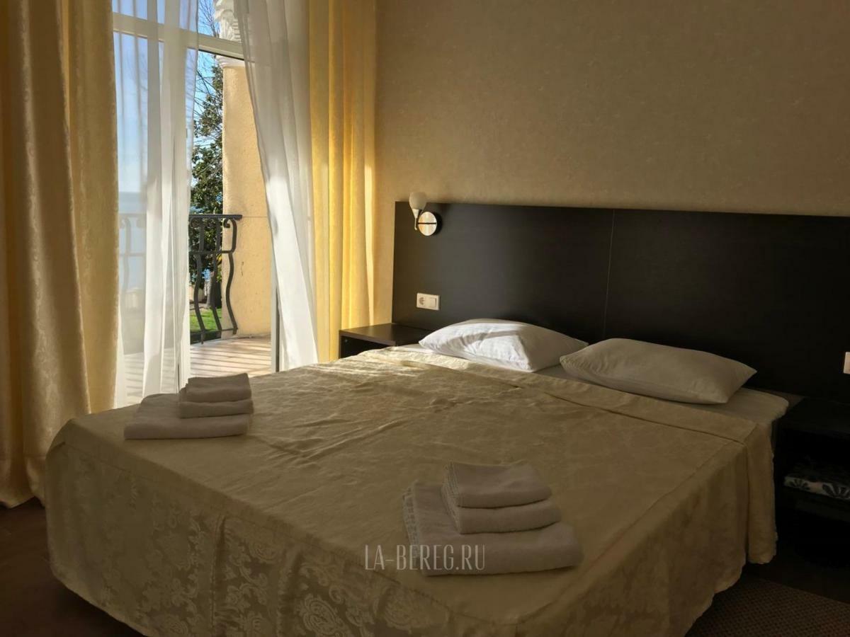 Lazurniy Bereg Hotell Gagra Exteriör bild