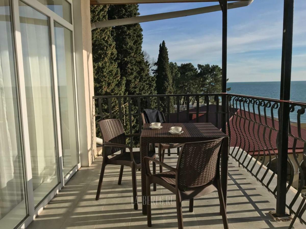 Lazurniy Bereg Hotell Gagra Exteriör bild