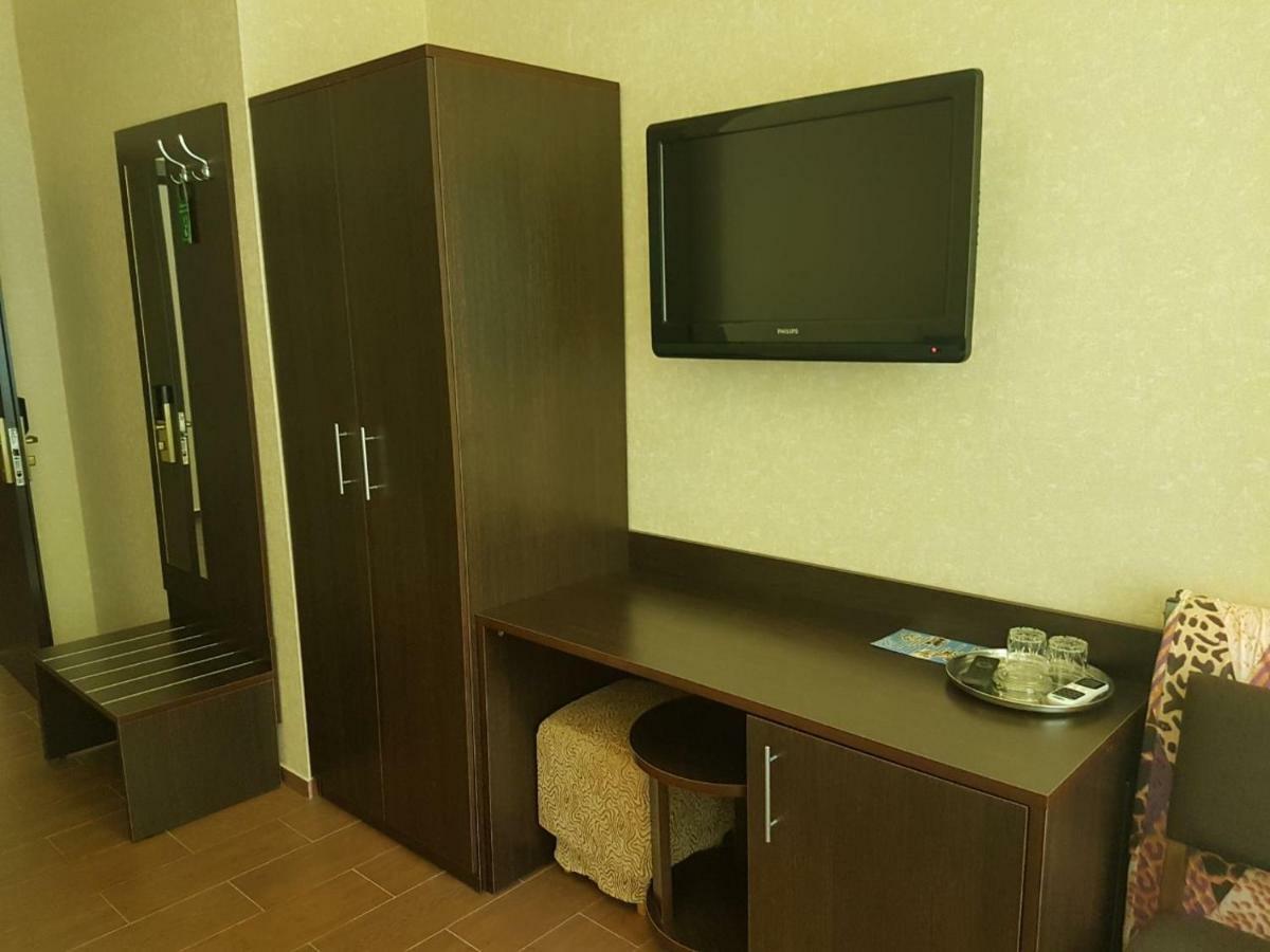 Lazurniy Bereg Hotell Gagra Exteriör bild