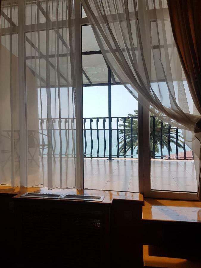 Lazurniy Bereg Hotell Gagra Exteriör bild