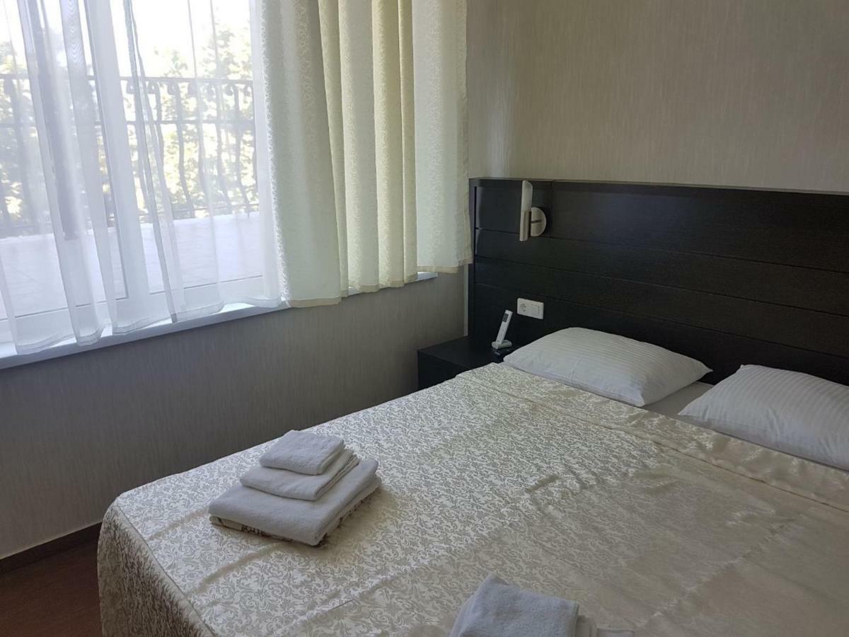 Lazurniy Bereg Hotell Gagra Exteriör bild